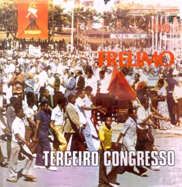 Grupo de pessoas em Moçambique no terceiro congresso da Frellimo