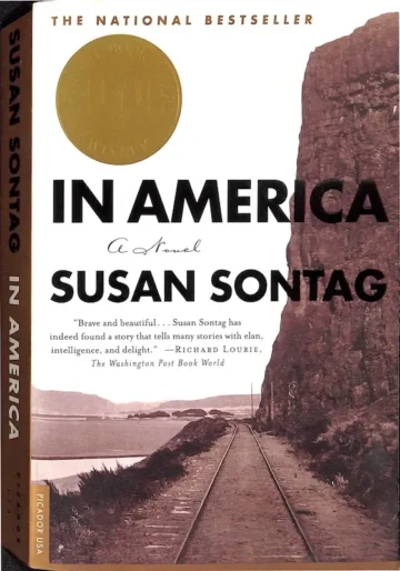 Capa de «In America», de Susan Sontag — edição Picador USA